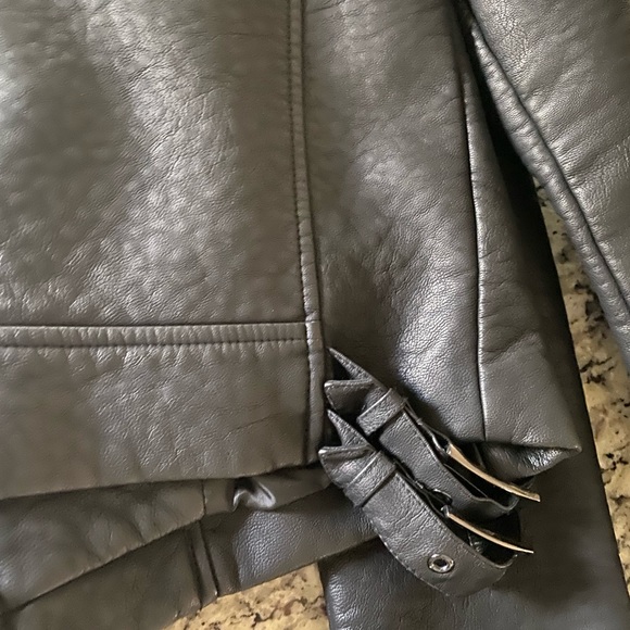 Faux leather moto jacket with removable fur ( black) - Picture 2 of 5